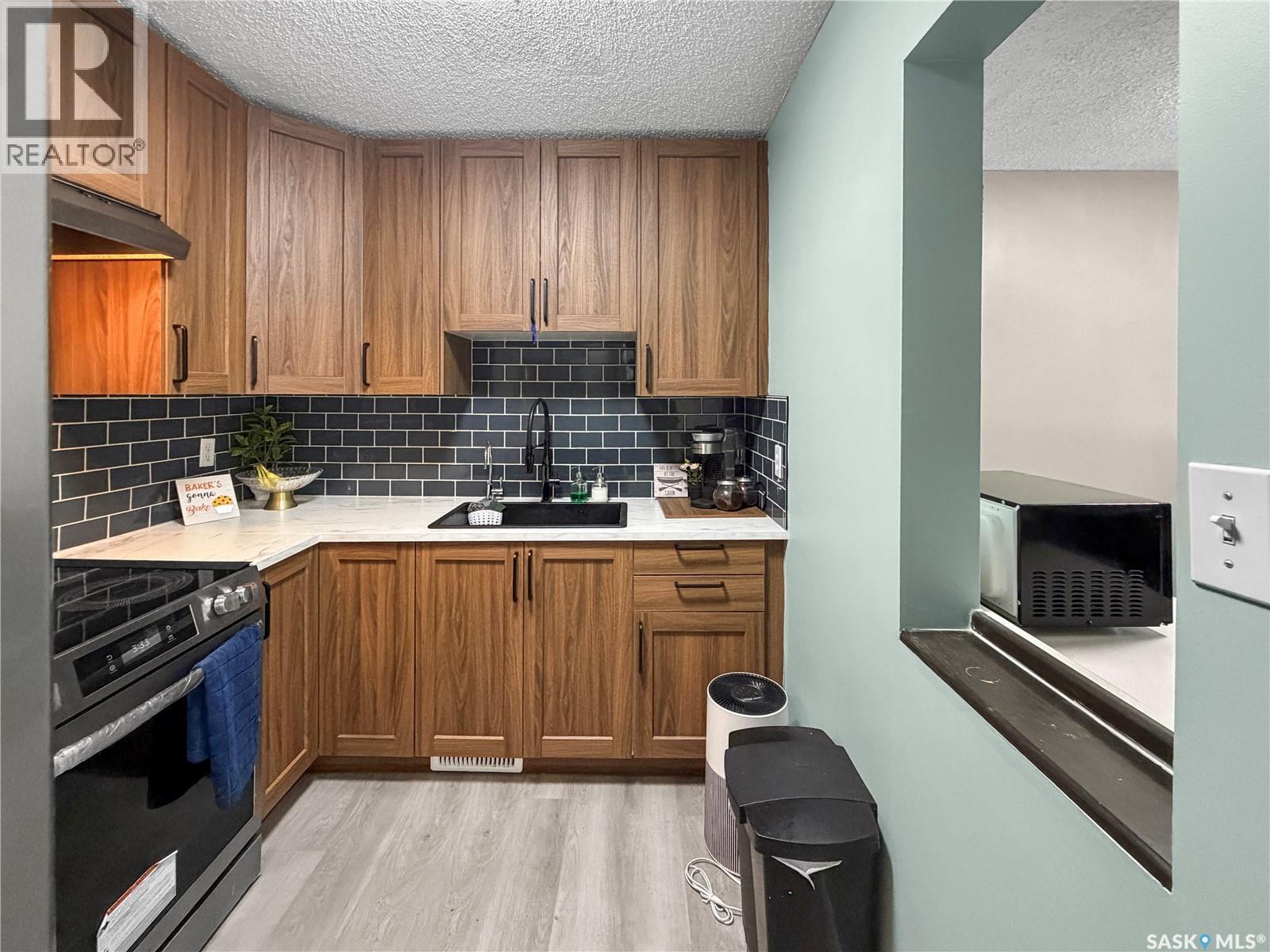21 1128 Mckercher Drive, Saskatoon, SK - Indoor Photo Showing Kitchen