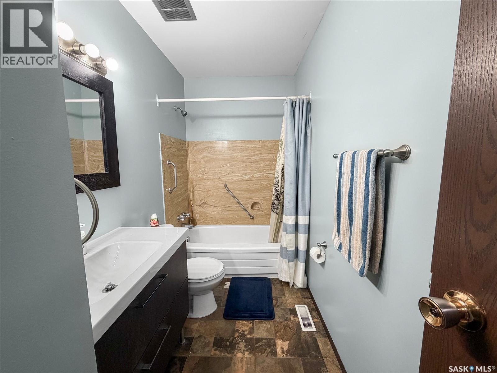 21 1128 Mckercher Drive, Saskatoon, SK - Indoor Photo Showing Bathroom