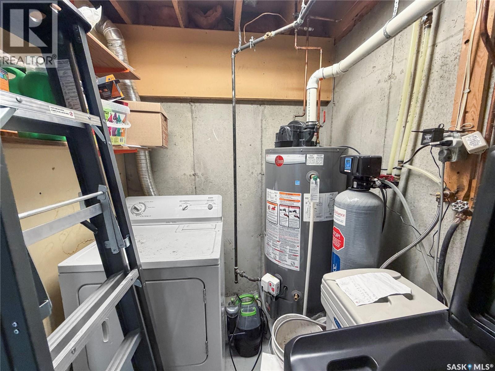 21 1128 Mckercher Drive, Saskatoon, SK - Indoor Photo Showing Laundry Room