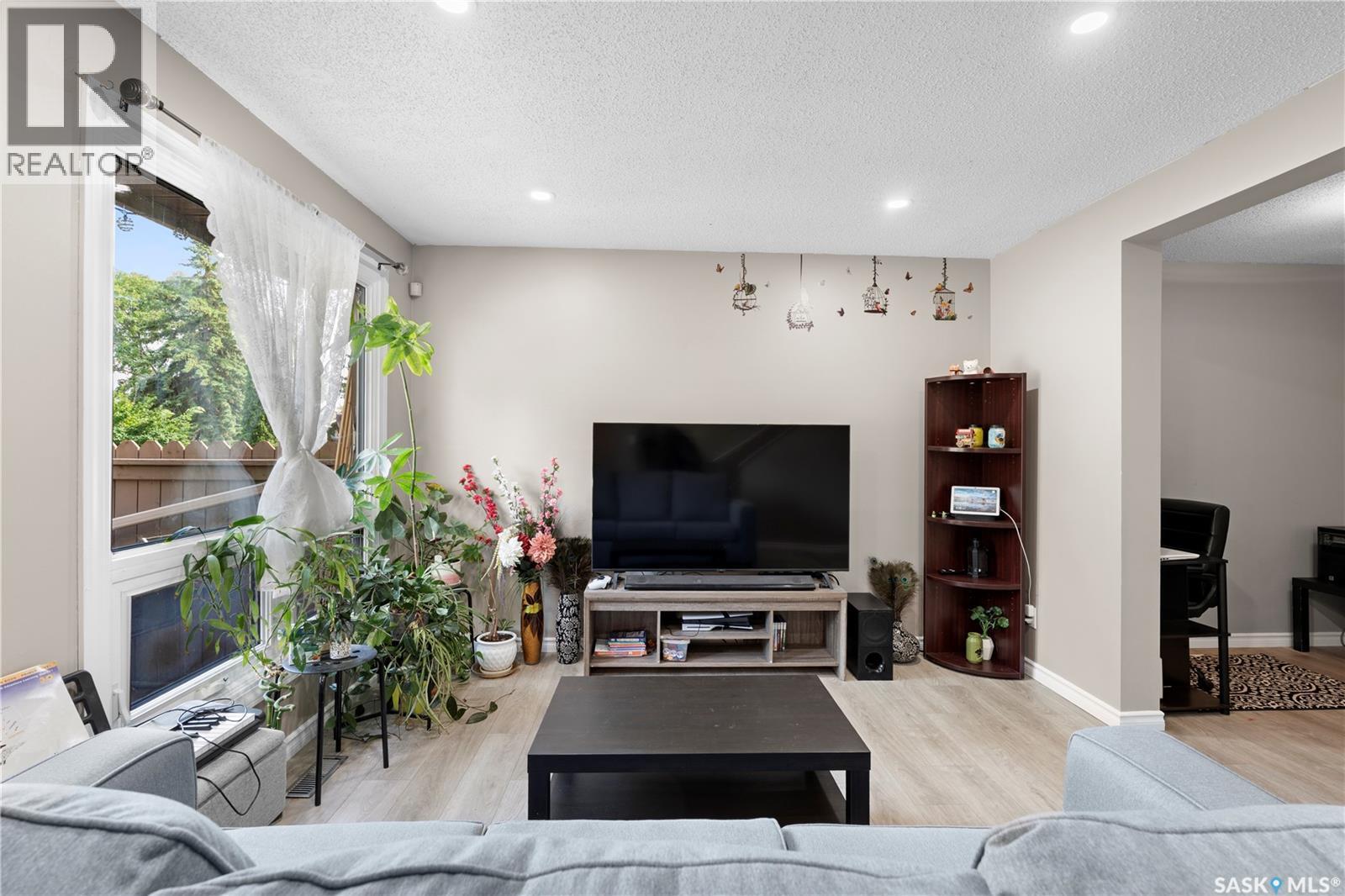 21 1128 Mckercher Drive, Saskatoon, SK - Indoor Photo Showing Living Room
