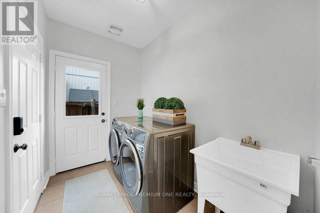 14 Atchison Drive, Caledon, ON - Indoor Photo Showing Laundry Room