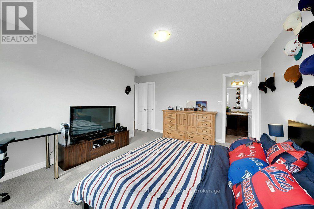 14 Atchison Drive, Caledon, ON - Indoor Photo Showing Bedroom