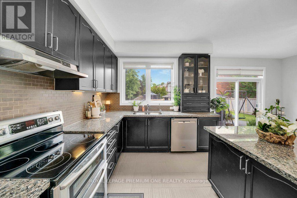 14 Atchison Drive, Caledon, ON - Indoor Photo Showing Kitchen With Double Sink With Upgraded Kitchen