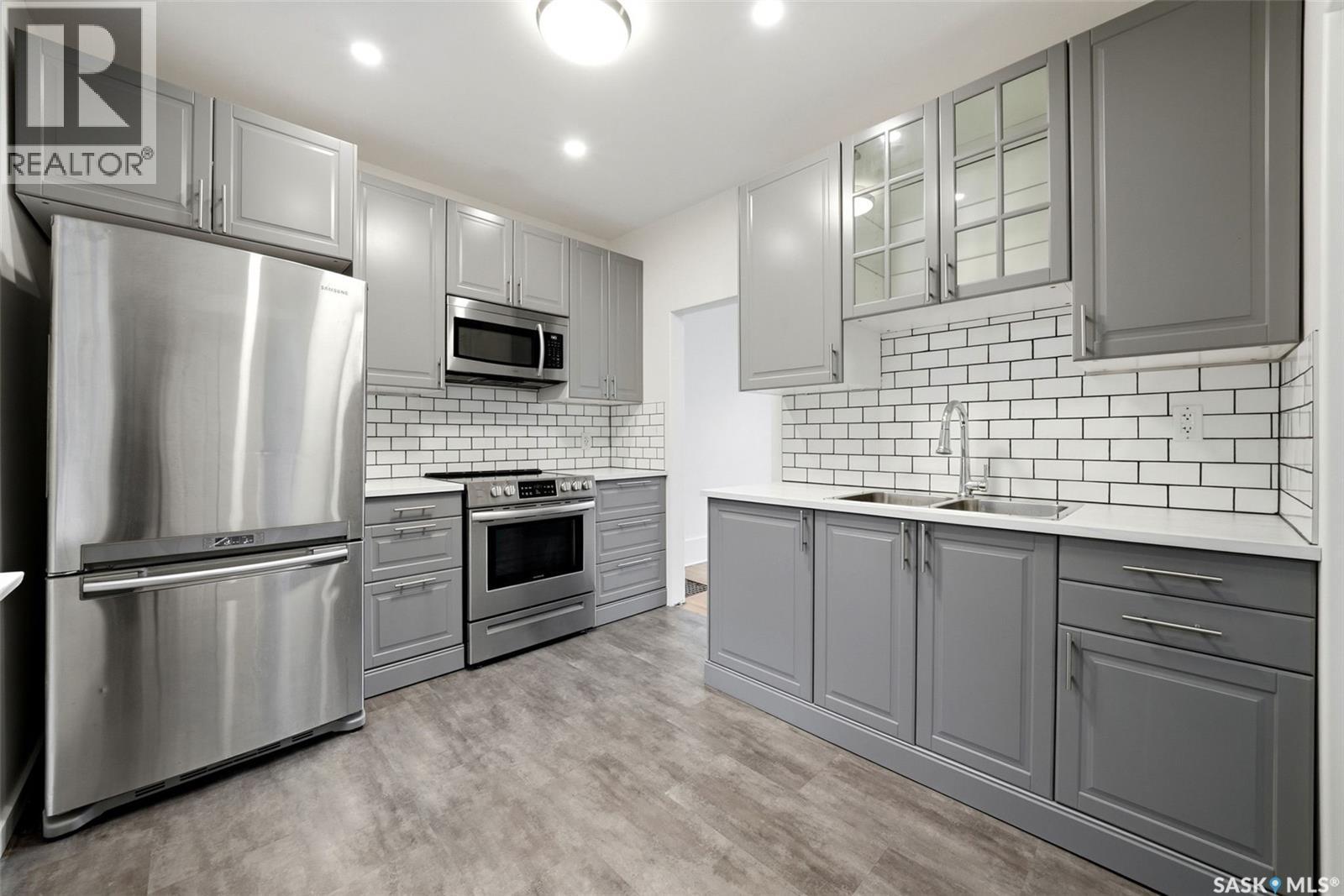 1209 14Th Avenue, Regina, SK - Indoor Photo Showing Kitchen With Double Sink With Upgraded Kitchen