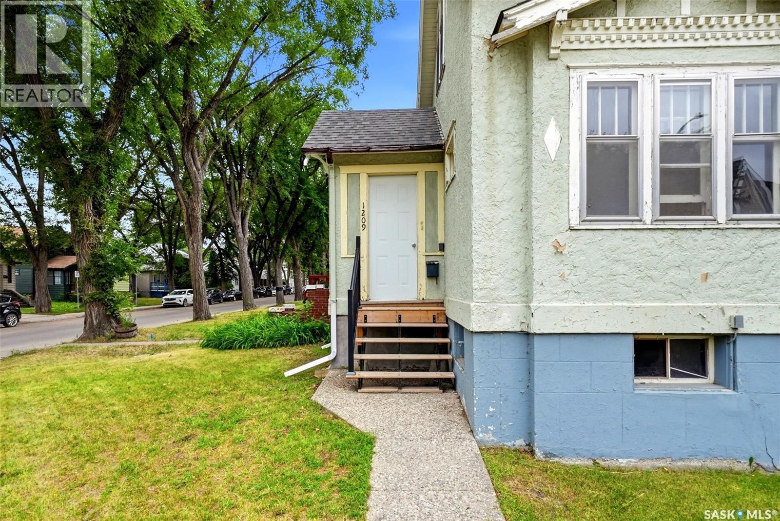 1209 14Th Avenue, Regina, SK - Outdoor