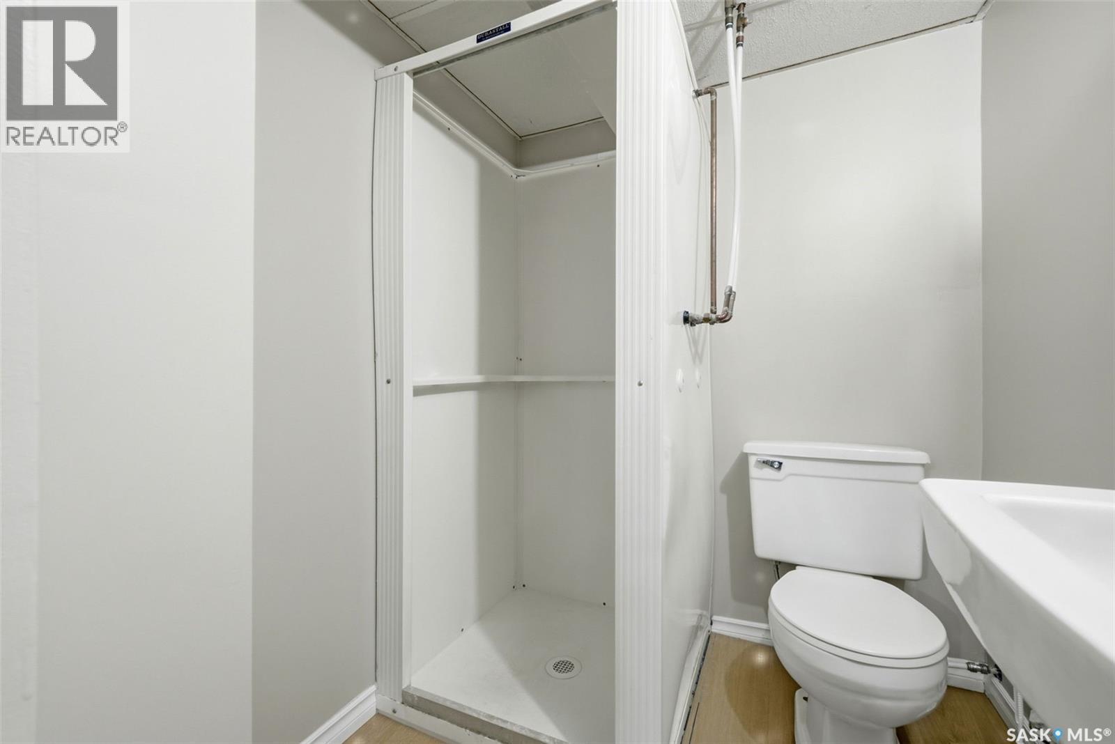 1209 14Th Avenue, Regina, SK - Indoor Photo Showing Bathroom