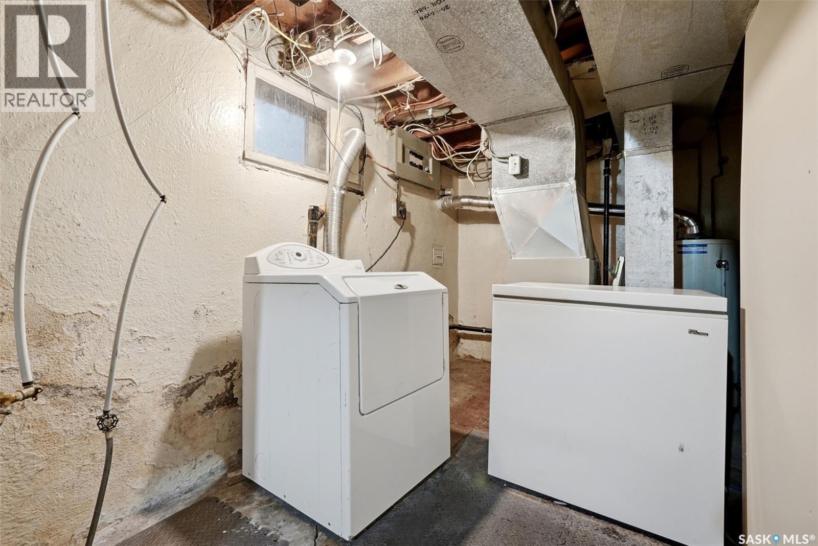 1209 14Th Avenue, Regina, SK - Indoor Photo Showing Laundry Room