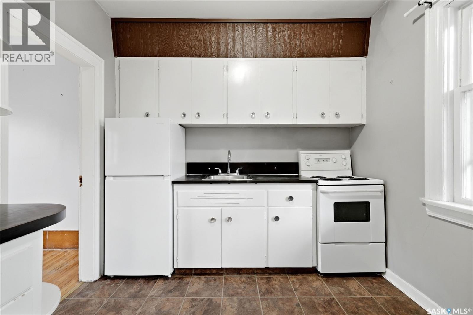 1209 14Th Avenue, Regina, SK - Indoor Photo Showing Kitchen With Double Sink