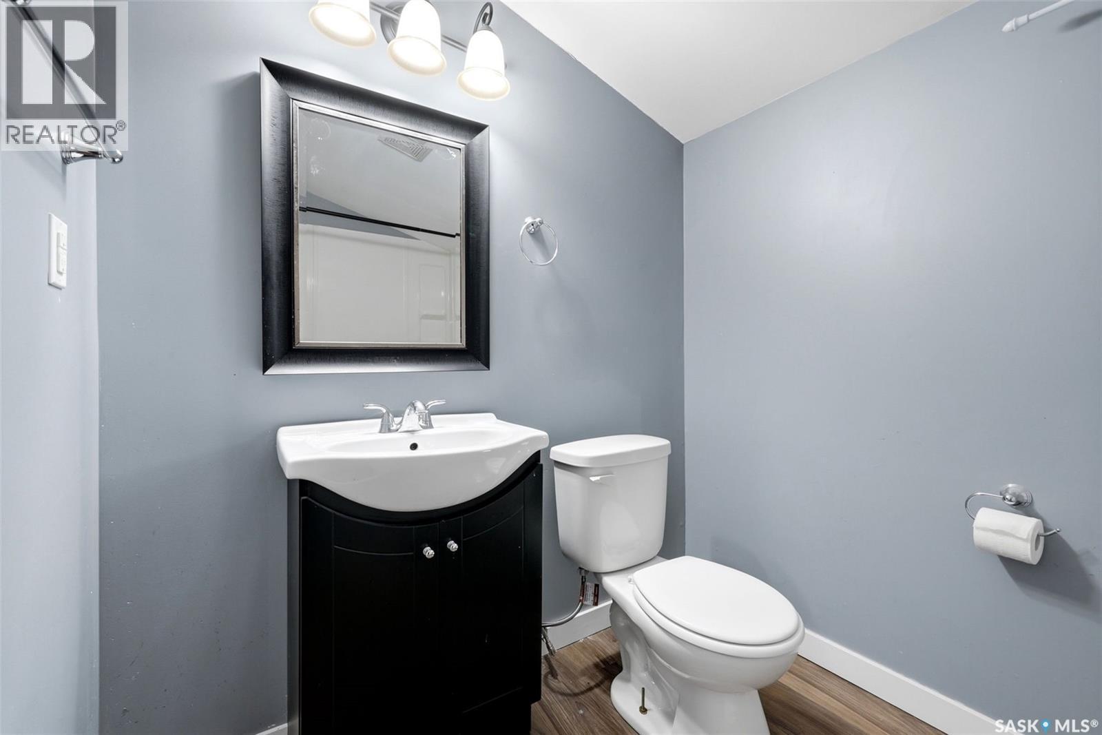 1209 14Th Avenue, Regina, SK - Indoor Photo Showing Bathroom