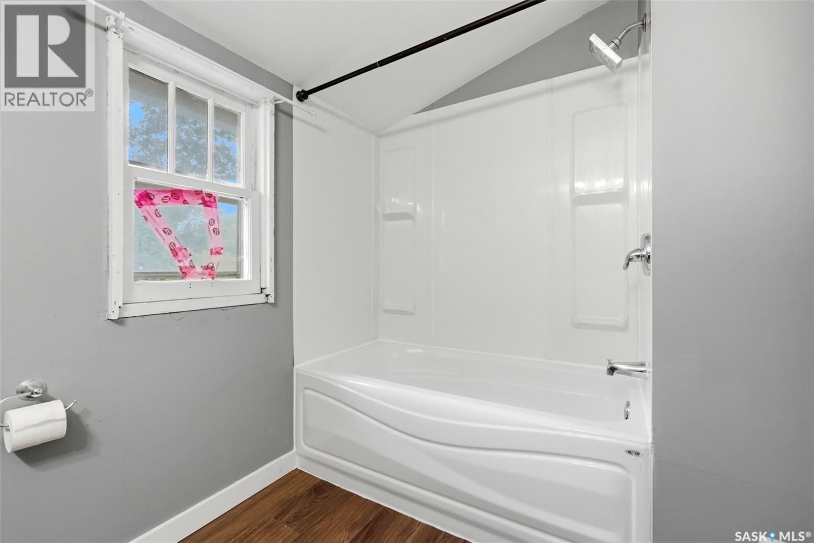 1209 14Th Avenue, Regina, SK - Indoor Photo Showing Bathroom