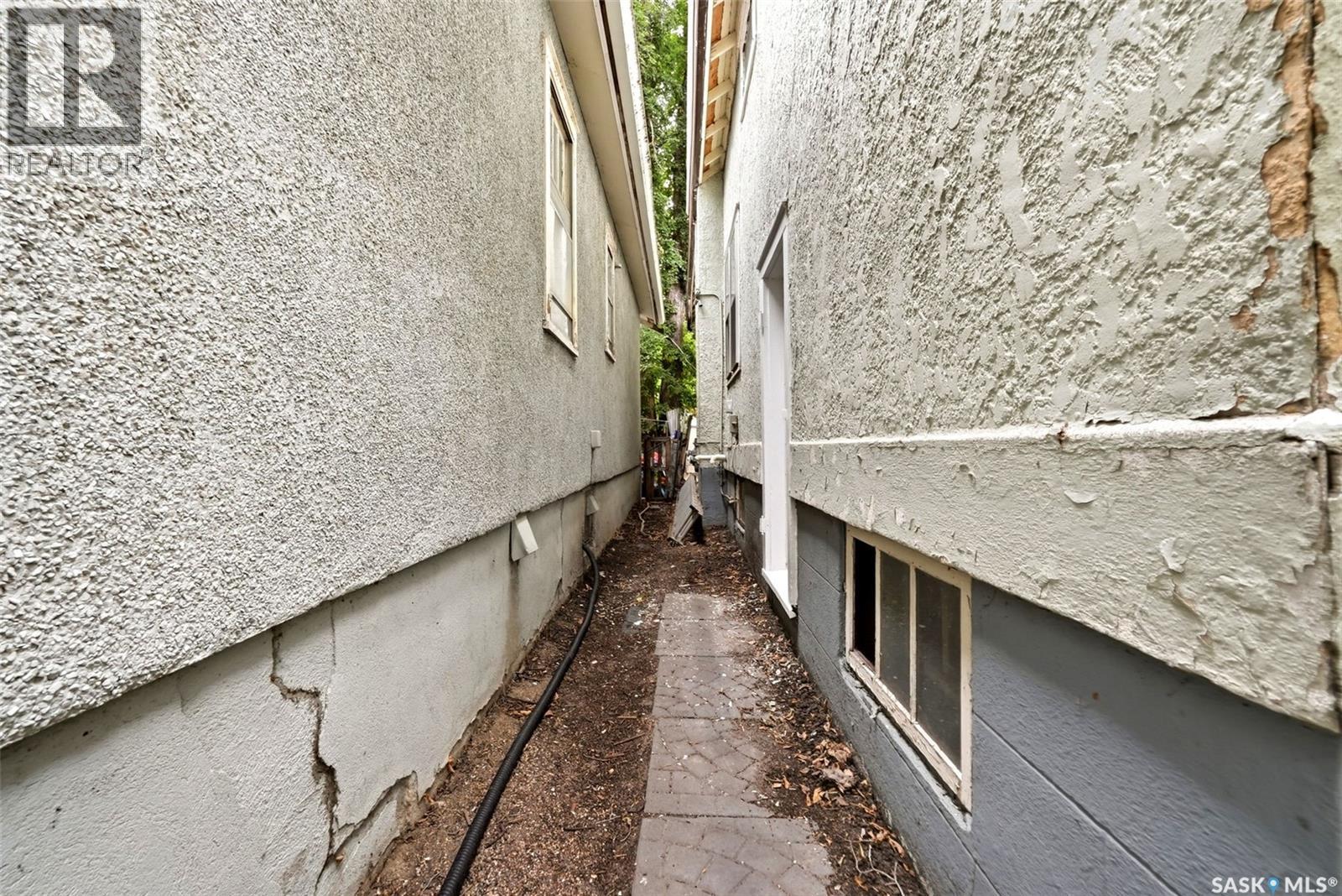 1209 14Th Avenue, Regina, SK - Outdoor