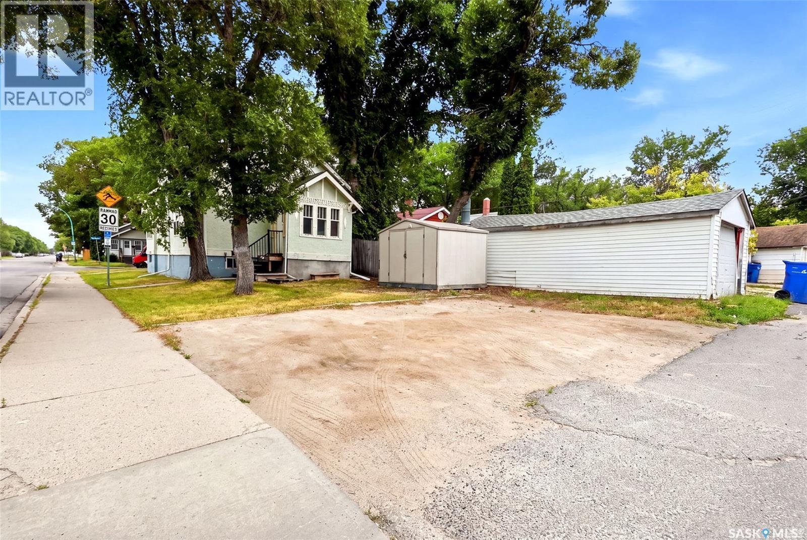 1209 14Th Avenue, Regina, SK - Outdoor