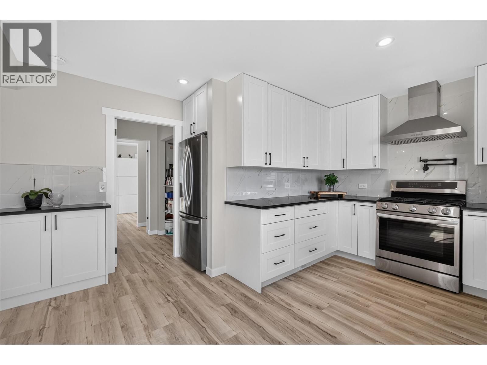 3491 Fenton Road, West Kelowna, BC - Indoor Photo Showing Kitchen