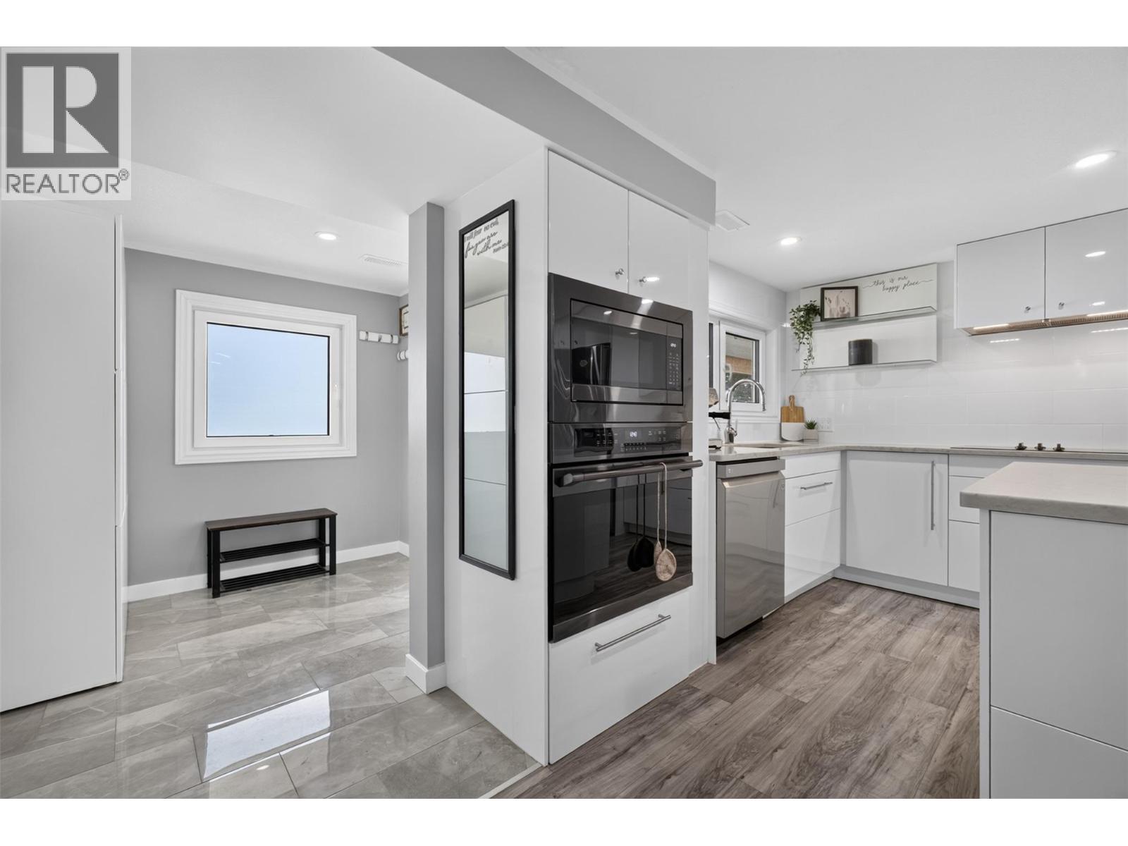 In-law suite kitchen - 3491 Fenton Road, West Kelowna, BC - Indoor Photo Showing Kitchen