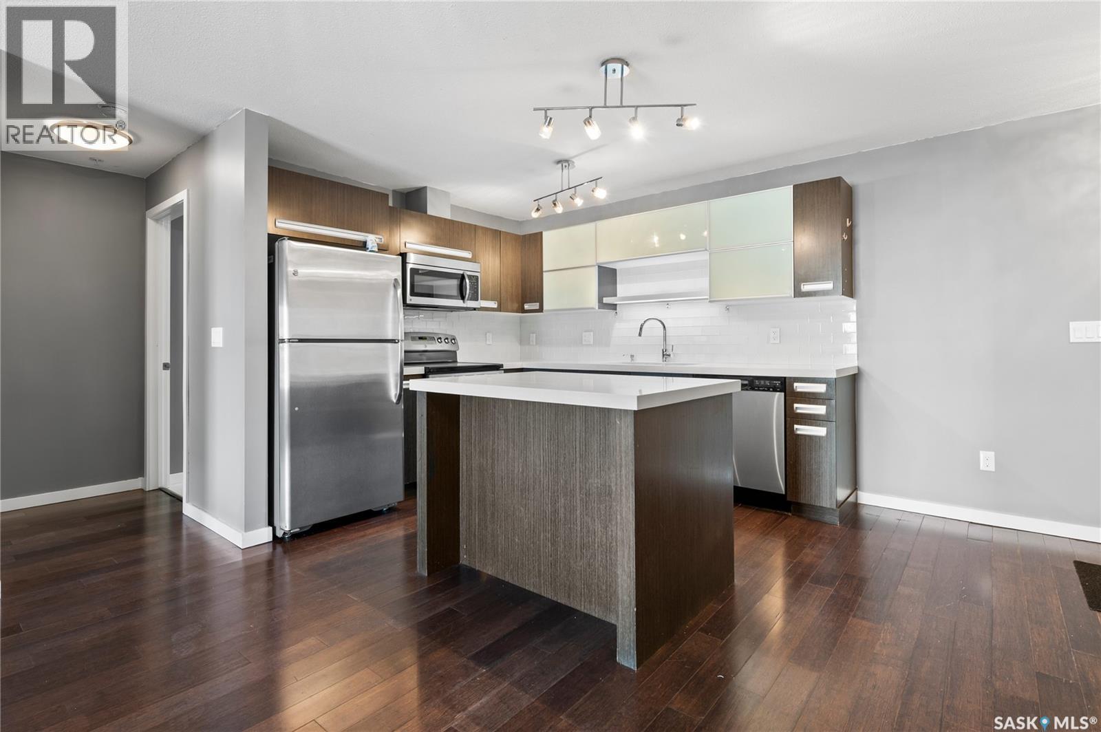 117 1640 Dakota Drive, Regina, SK - Indoor Photo Showing Kitchen With Stainless Steel Kitchen With Upgraded Kitchen