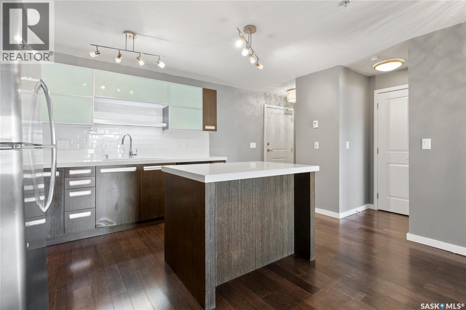 117 1640 Dakota Drive, Regina, SK - Indoor Photo Showing Kitchen With Upgraded Kitchen