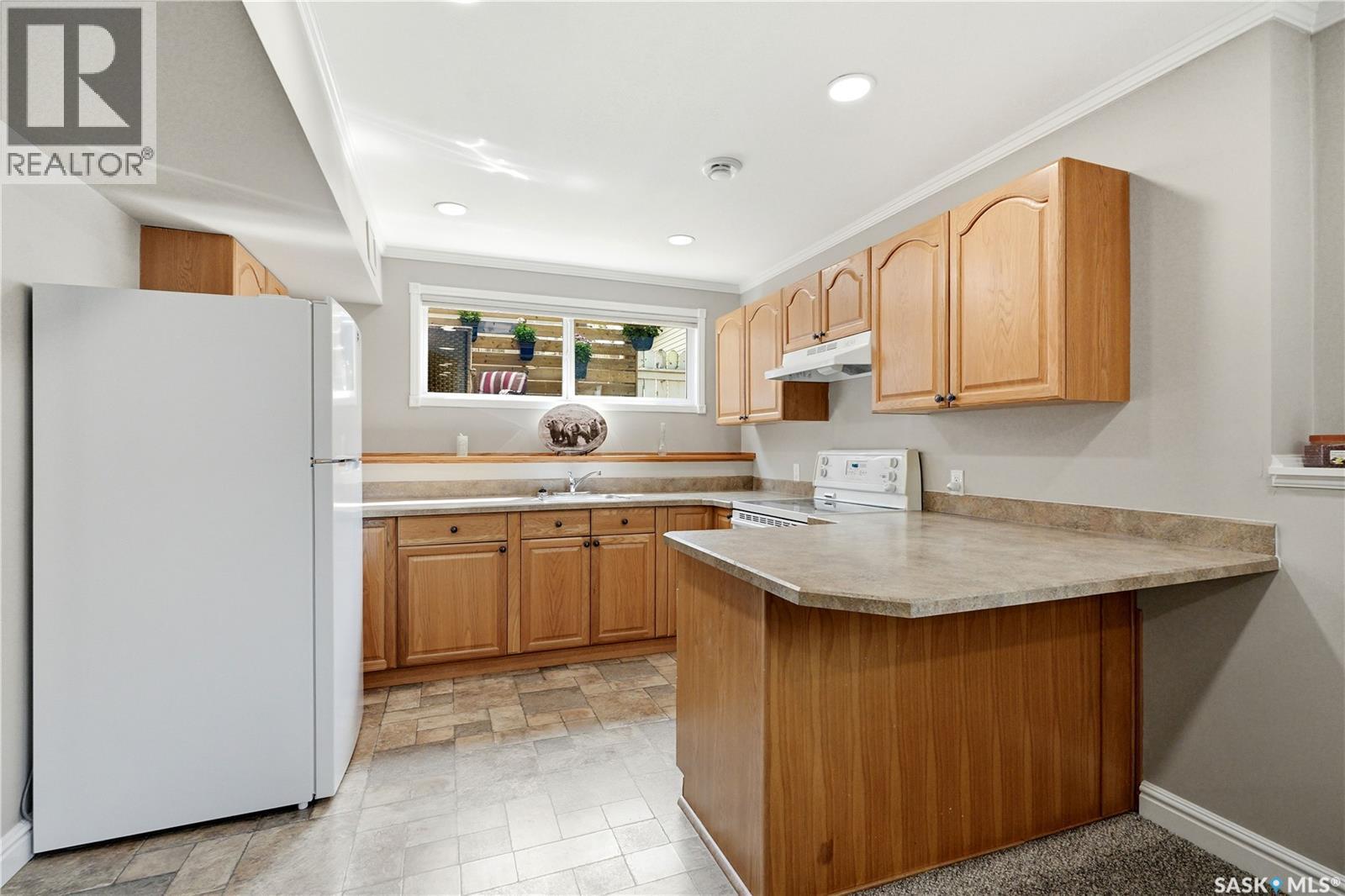 1710 Cameron Avenue, Saskatoon, SK - Indoor Photo Showing Kitchen
