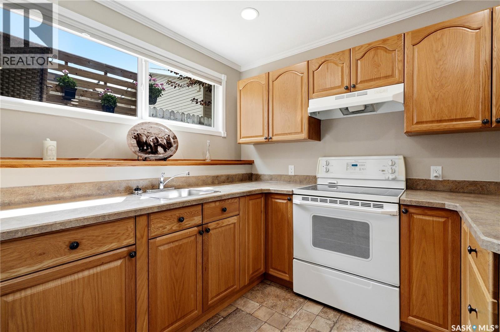 1710 Cameron Avenue, Saskatoon, SK - Indoor Photo Showing Kitchen