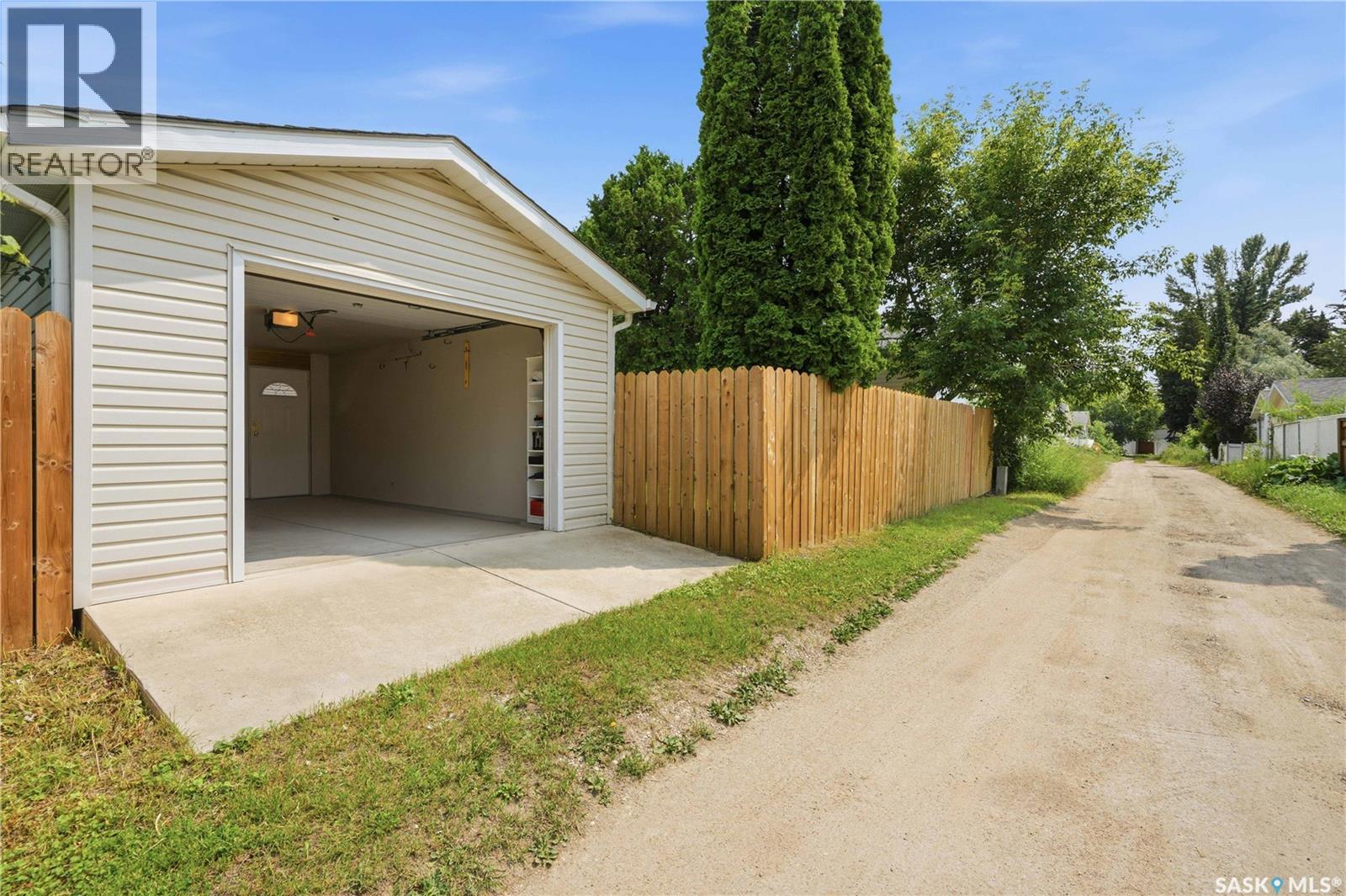 1710 Cameron Avenue, Saskatoon, SK - Outdoor