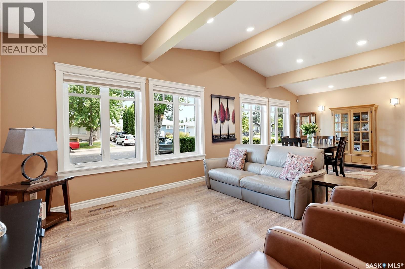 1710 Cameron Avenue, Saskatoon, SK - Indoor Photo Showing Living Room