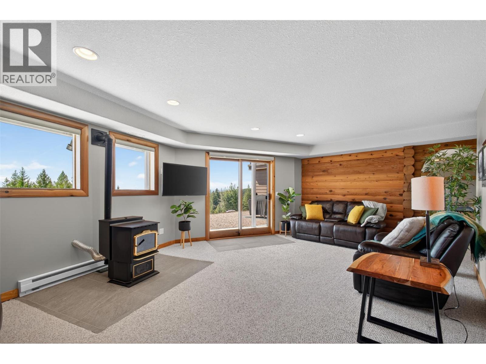 Recreation room on the lower level - 7319 Trapper Court, Kelowna, BC - Indoor