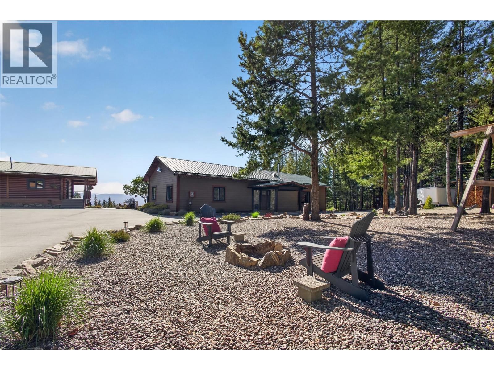 Fire pit - 7319 Trapper Court, Kelowna, BC - Outdoor