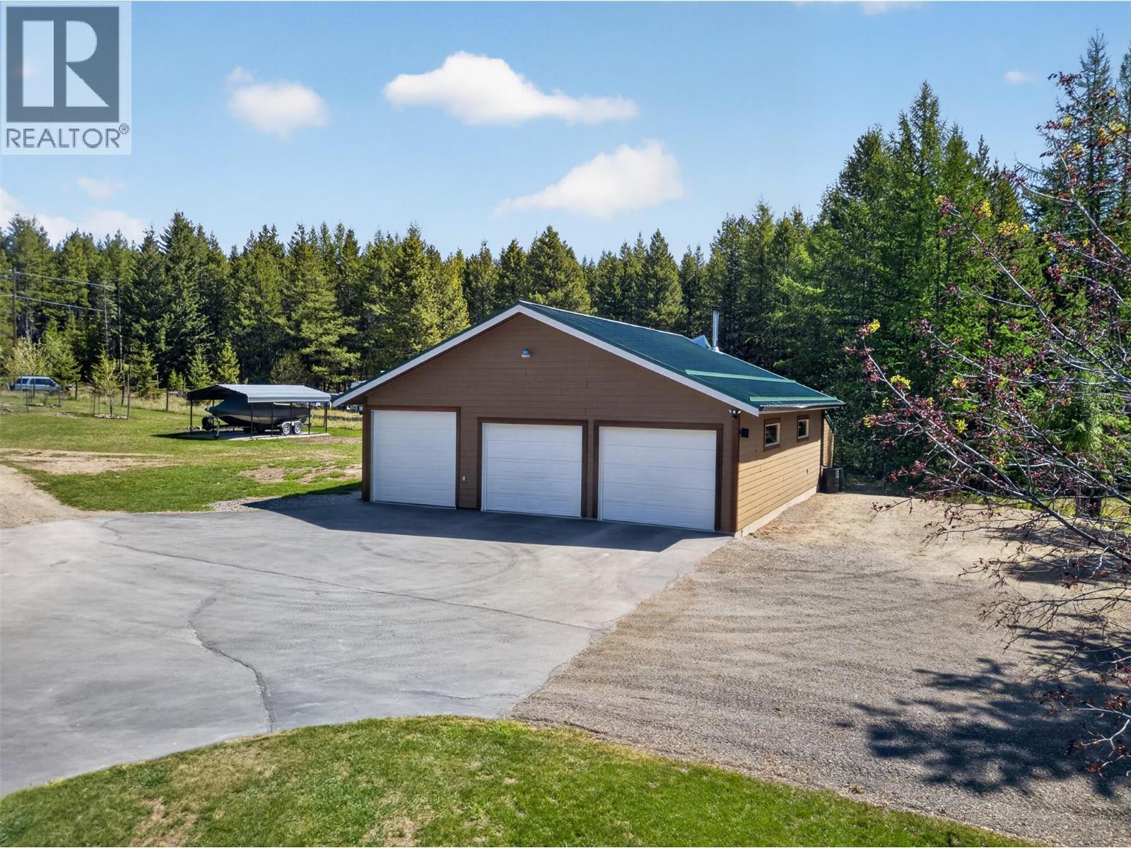 Detached three bay garage - 7319 Trapper Court, Kelowna, BC - Outdoor