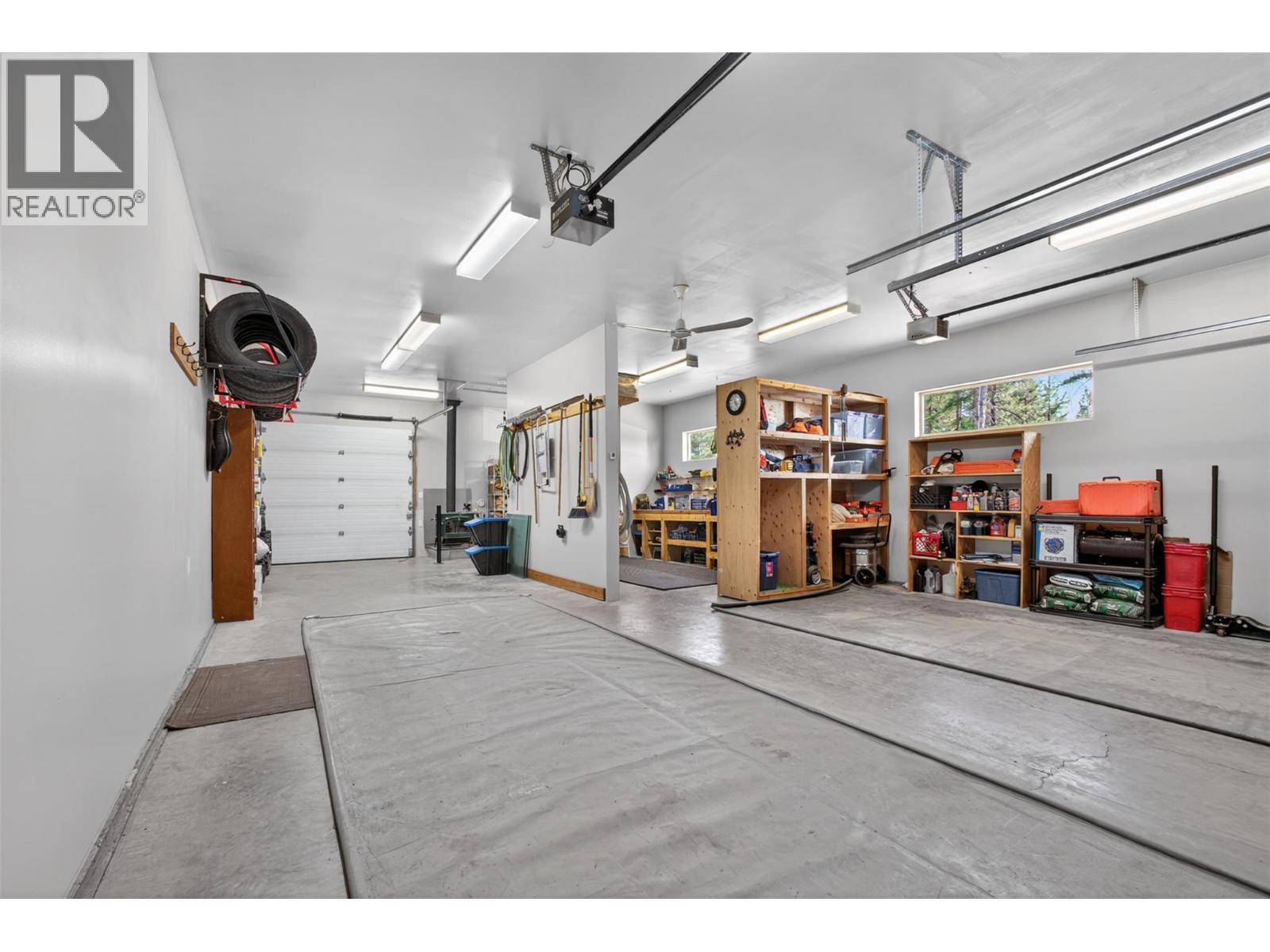 7319 Trapper Court, Kelowna, BC - Indoor Photo Showing Garage