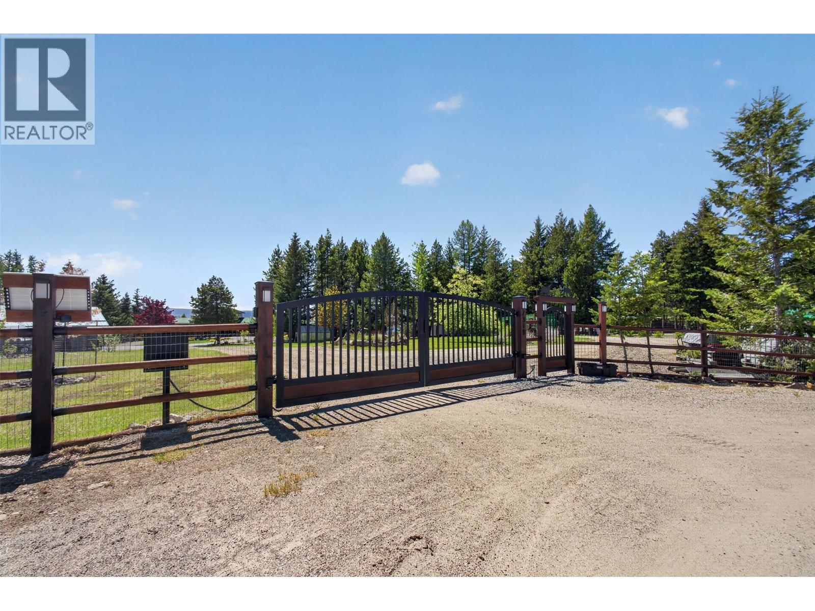 Fully fenced secure property - 7319 Trapper Court, Kelowna, BC - Outdoor
