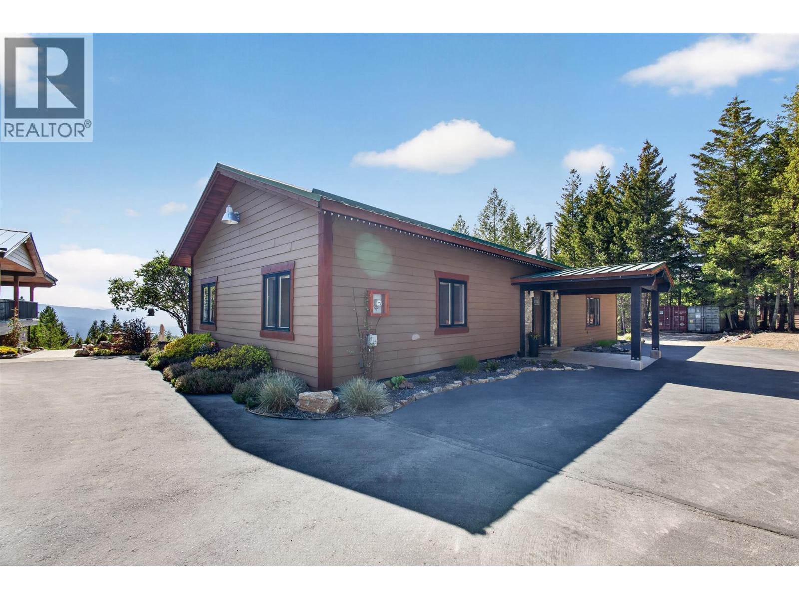 Legal outbuilding with non-conforming kitchen - 7319 Trapper Court, Kelowna, BC - Outdoor