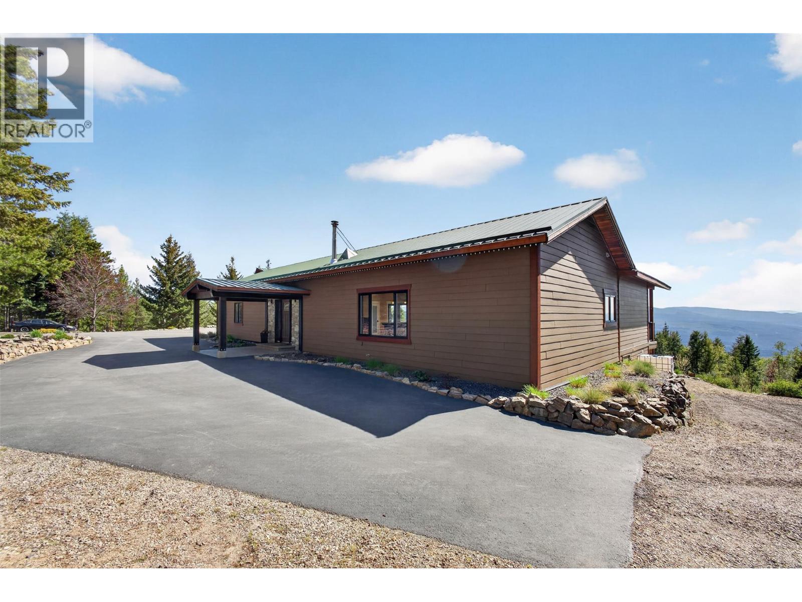 Legal outbuilding with non-conforming kitchen - 7319 Trapper Court, Kelowna, BC - Outdoor