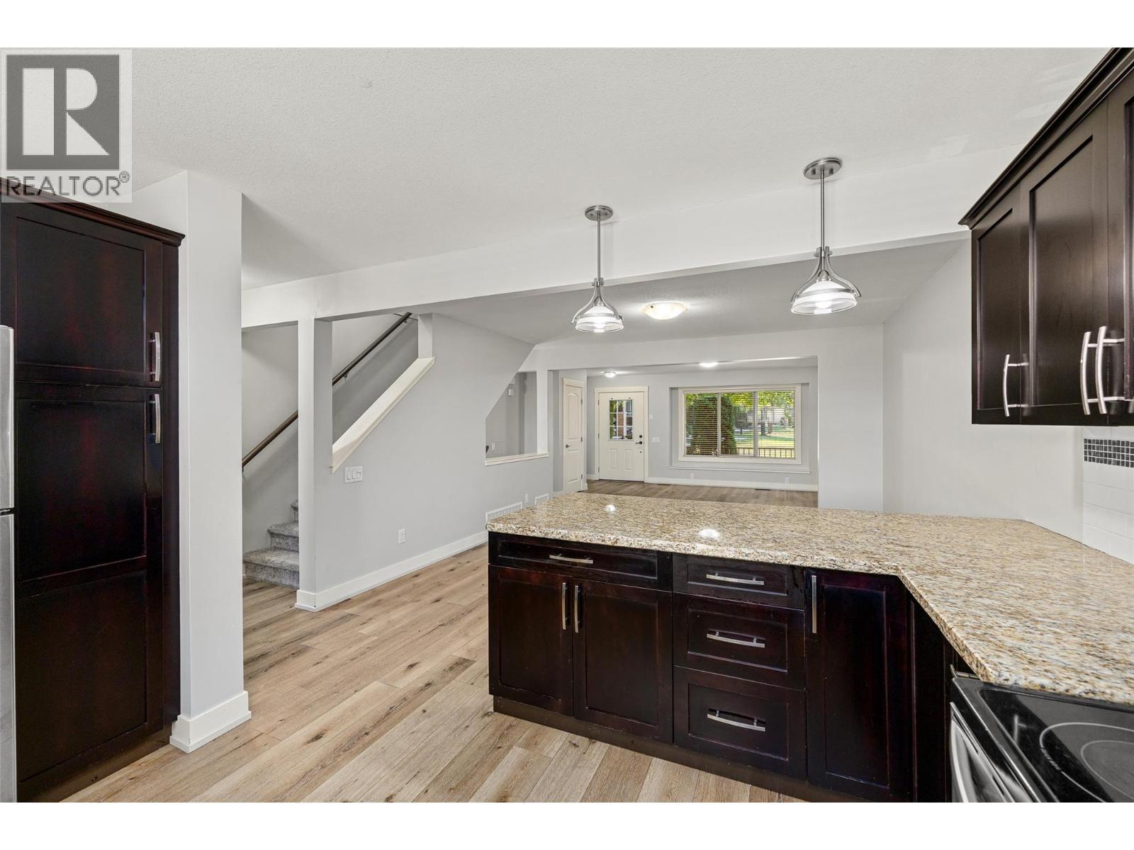 1651 Lynrick Road Unit# 105, Kelowna, BC - Indoor Photo Showing Kitchen