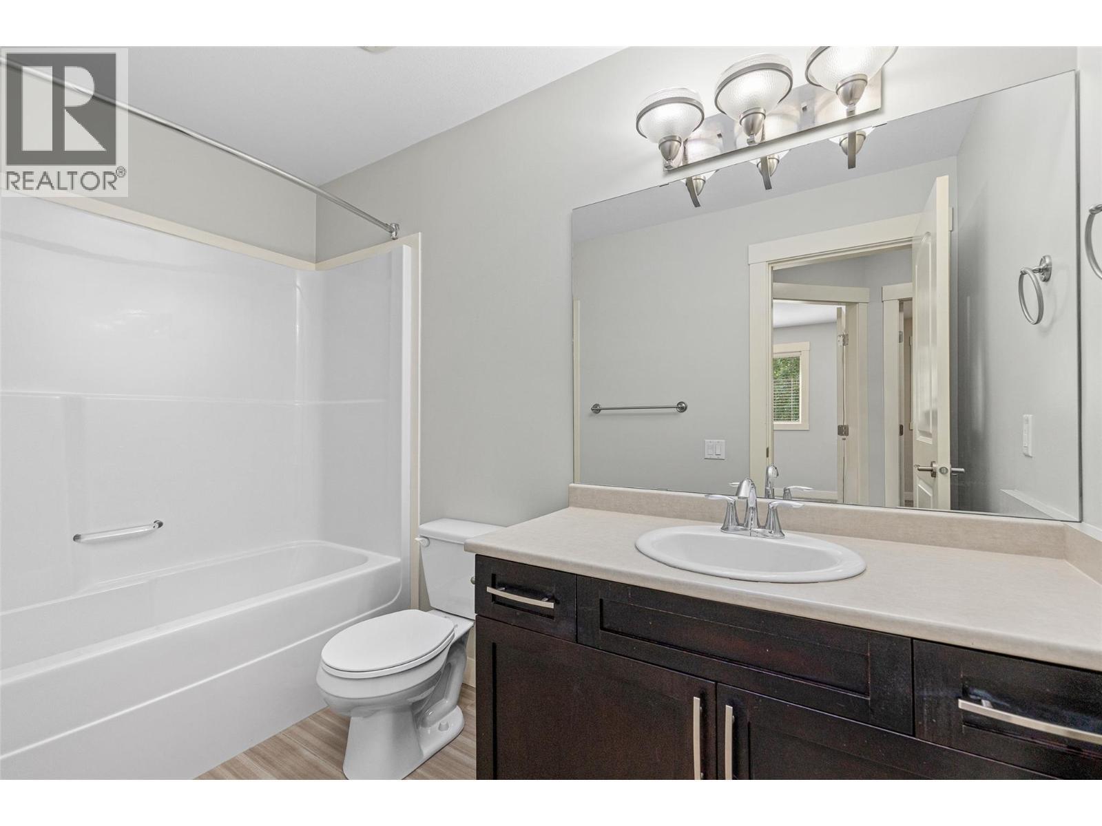 1651 Lynrick Road Unit# 105, Kelowna, BC - Indoor Photo Showing Bathroom