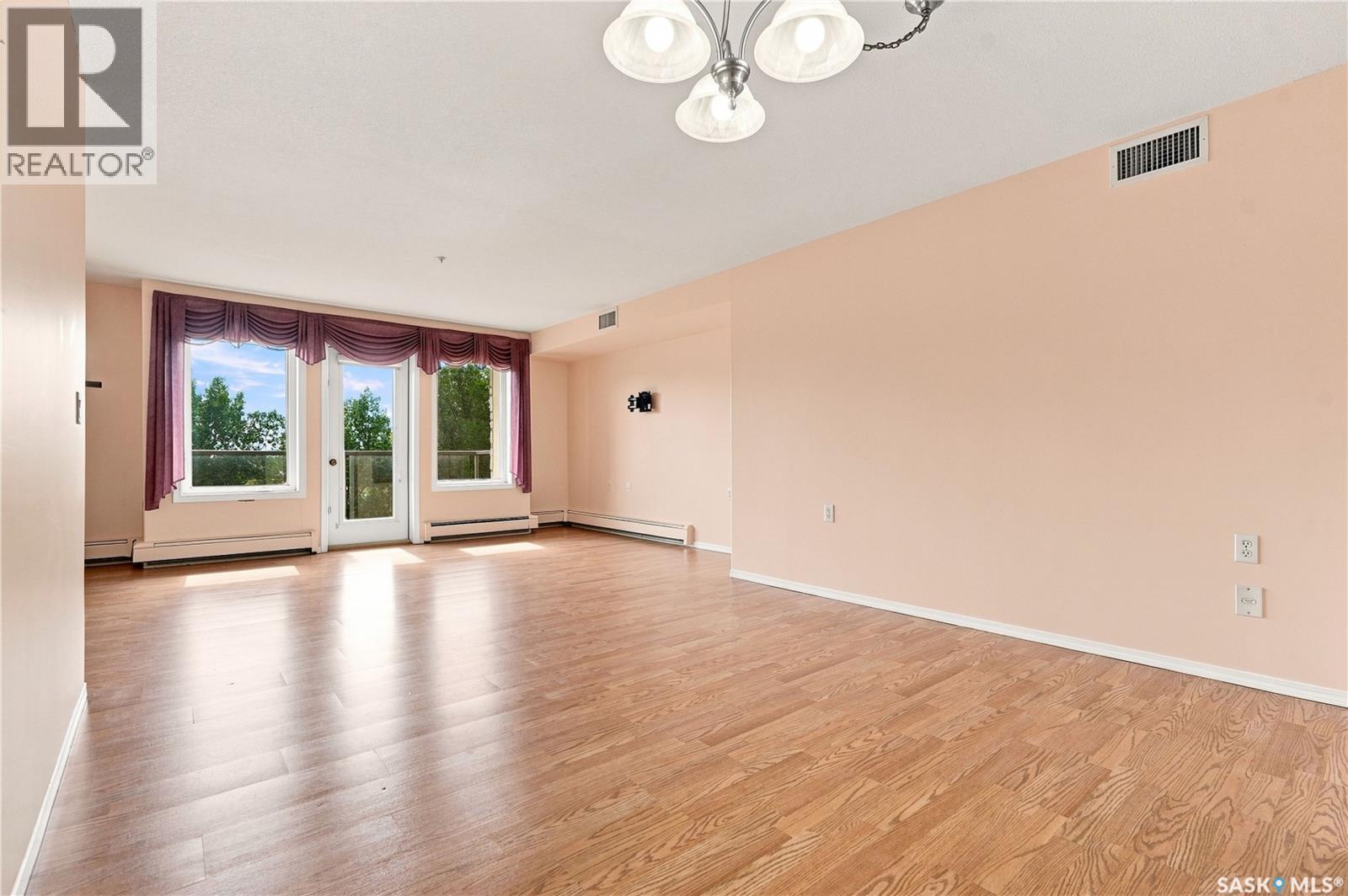 311 1622A Acadia Drive, Saskatoon, SK - Indoor Photo Showing Other Room