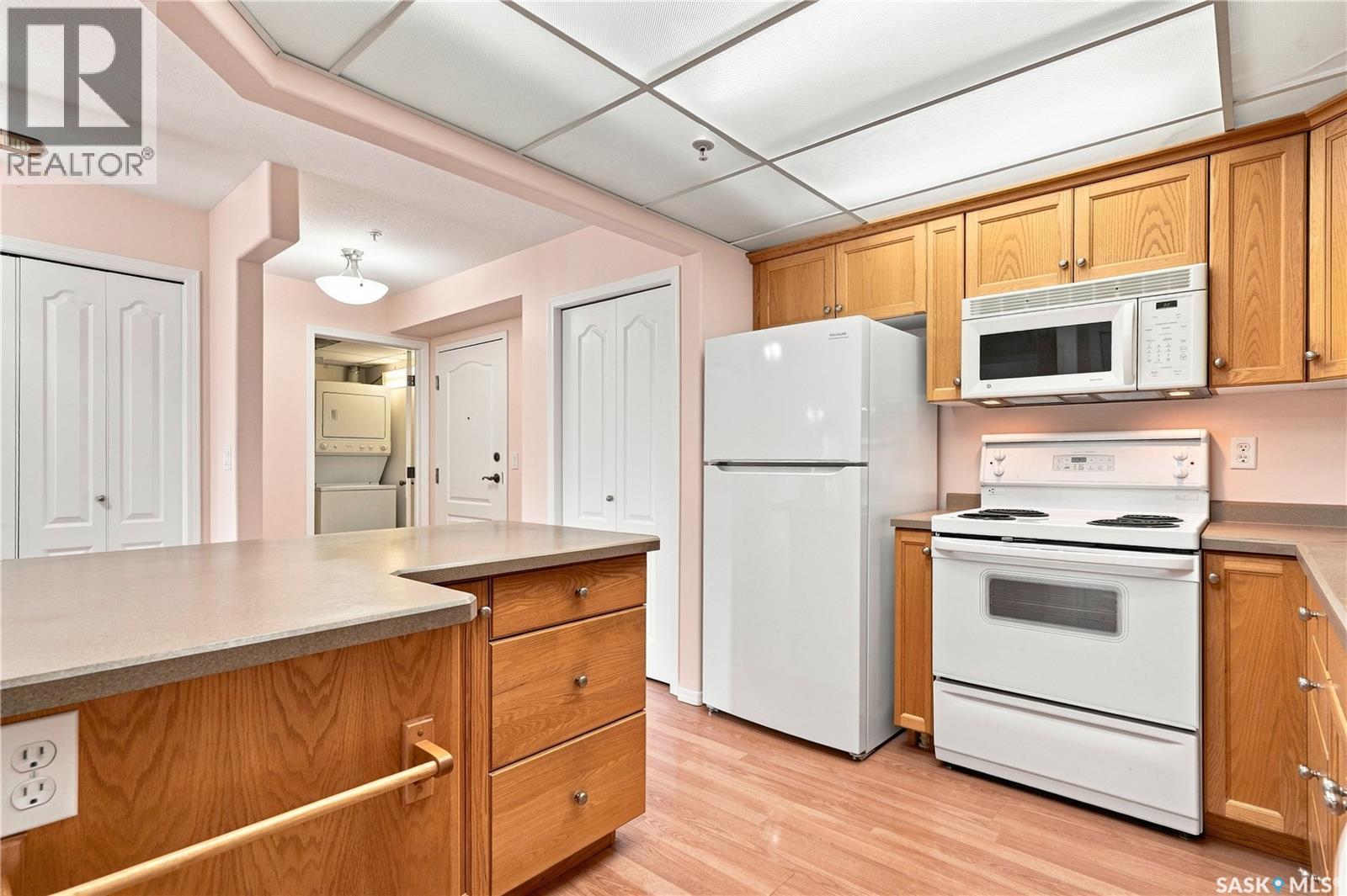 311 1622A Acadia Drive, Saskatoon, SK - Indoor Photo Showing Kitchen