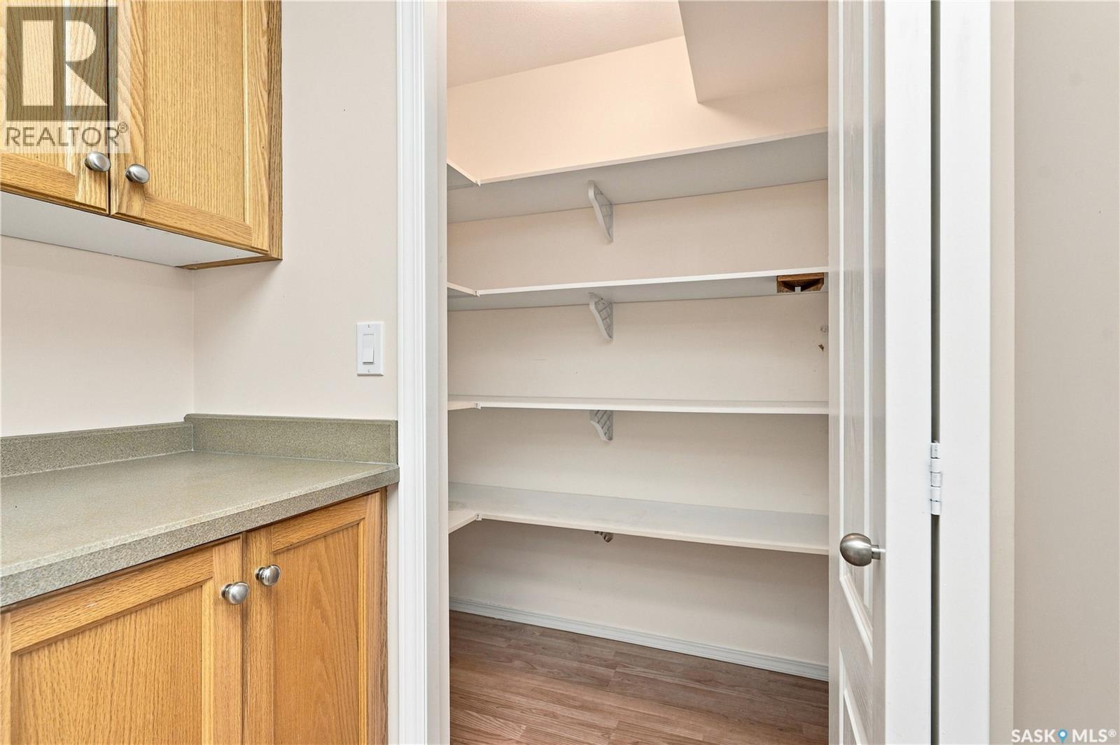 311 1622A Acadia Drive, Saskatoon, SK - Indoor With Storage