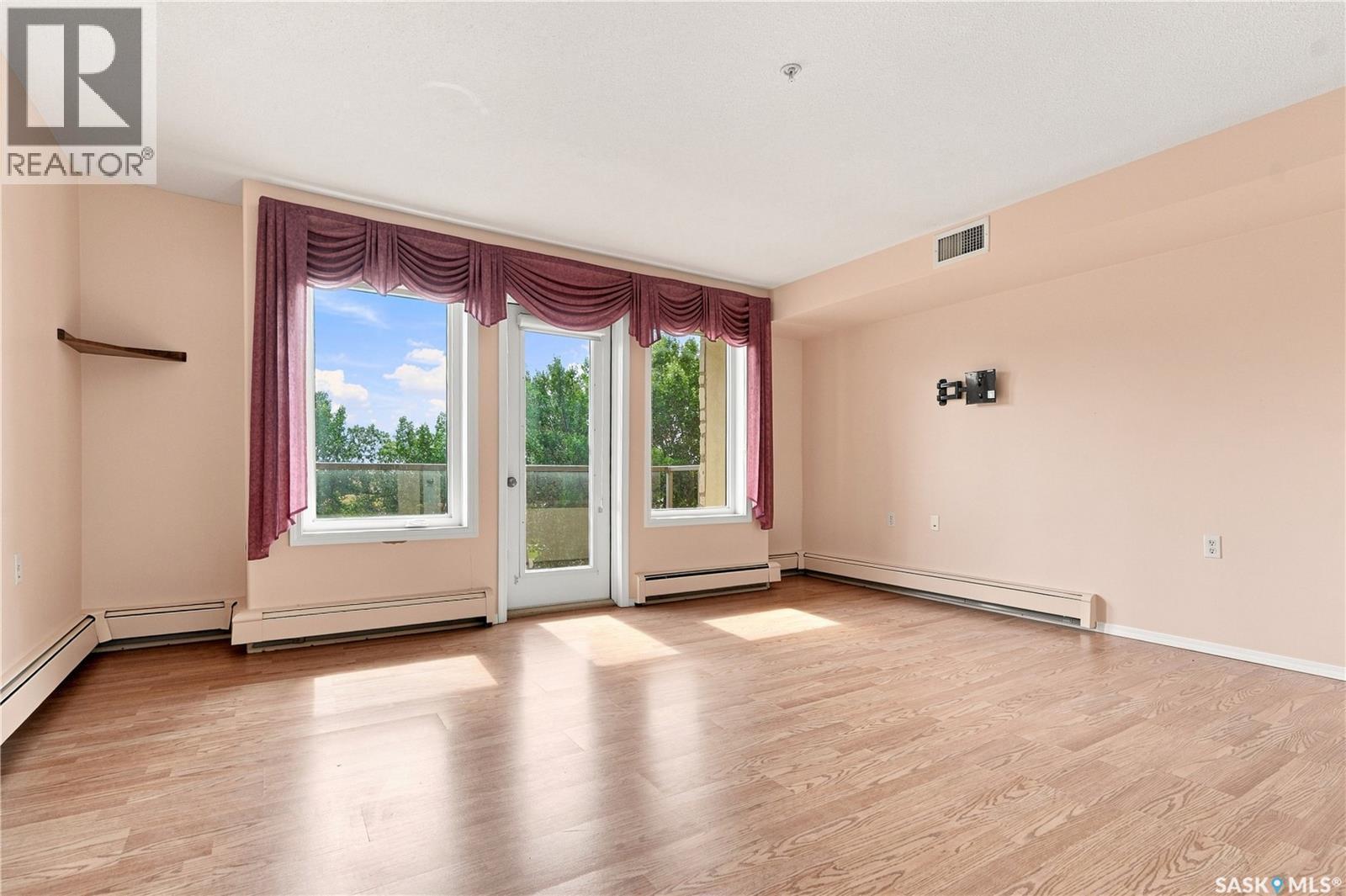 311 1622A Acadia Drive, Saskatoon, SK - Indoor Photo Showing Other Room