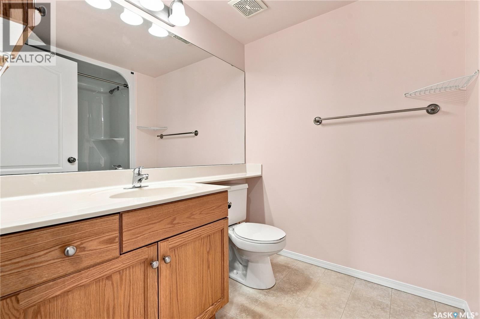 311 1622A Acadia Drive, Saskatoon, SK - Indoor Photo Showing Bathroom