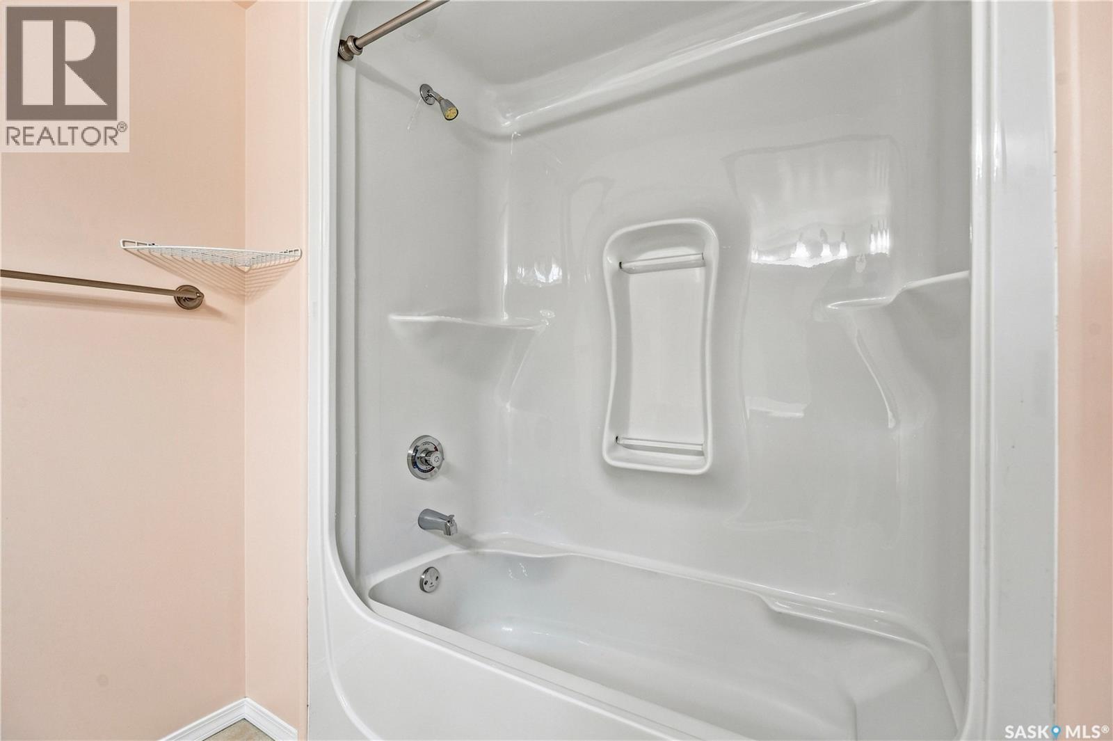 311 1622A Acadia Drive, Saskatoon, SK - Indoor Photo Showing Bathroom