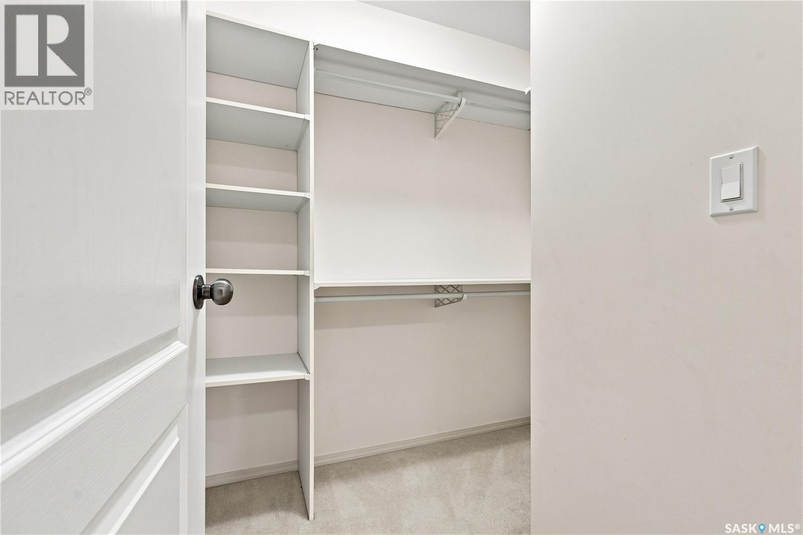 311 1622A Acadia Drive, Saskatoon, SK - Indoor With Storage