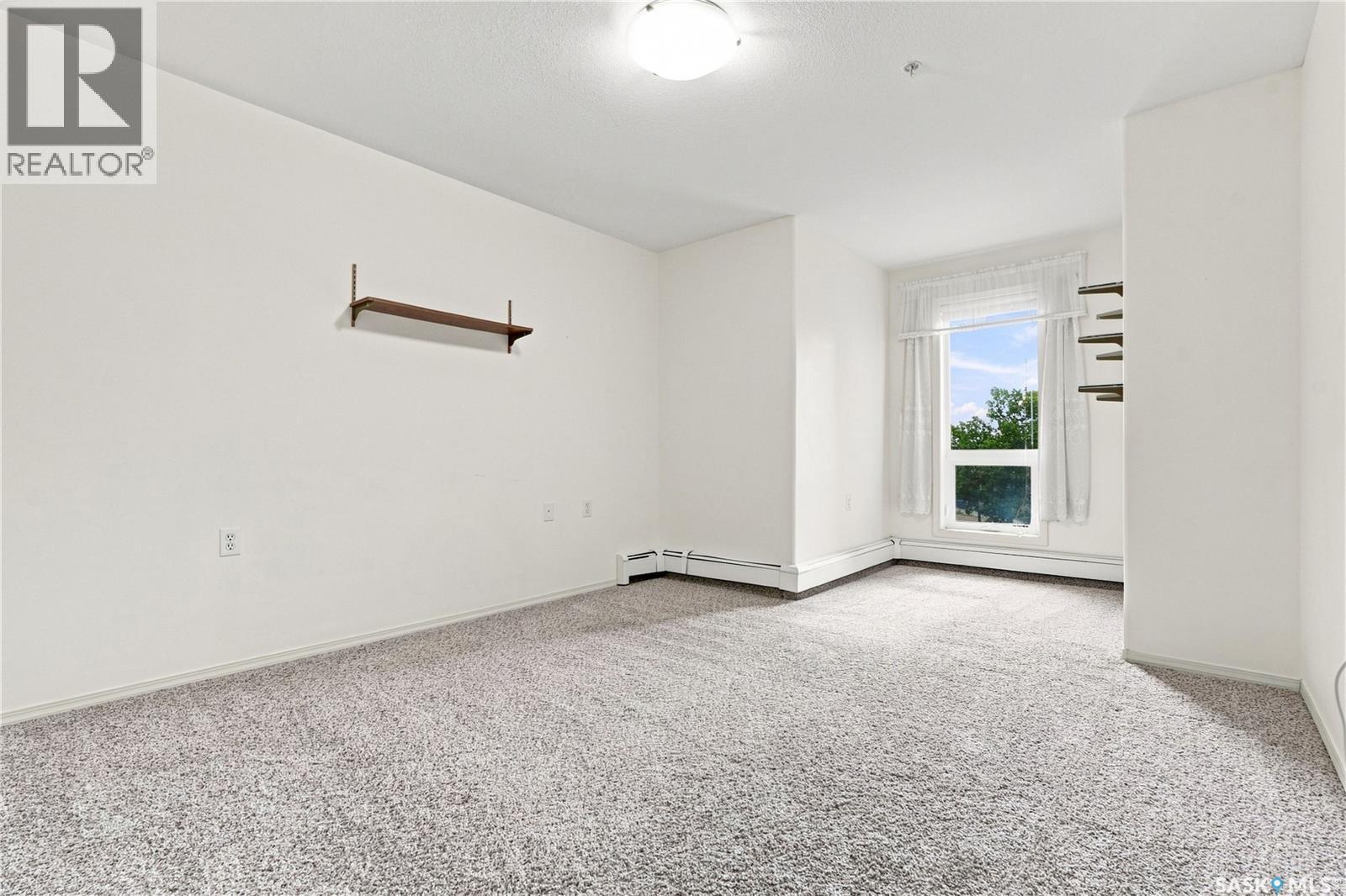 311 1622A Acadia Drive, Saskatoon, SK - Indoor Photo Showing Other Room