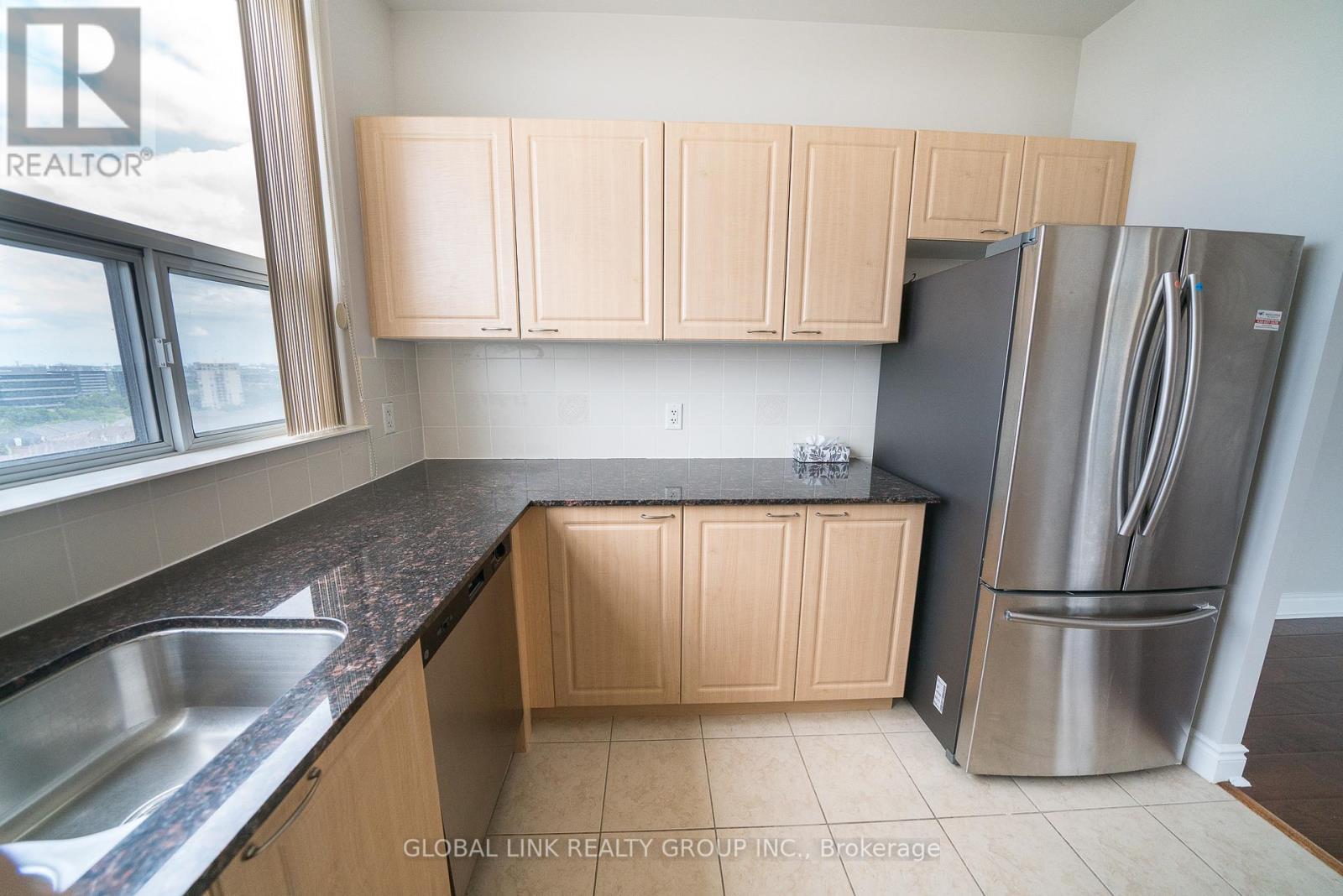 Kitchen - Uph 01 - 88 Times Avenue, Markham, ON - Indoor Photo Showing Kitchen