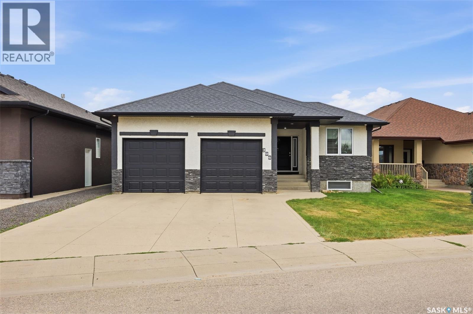 206 Muzyka Road, Saskatoon, SK - Outdoor With Facade