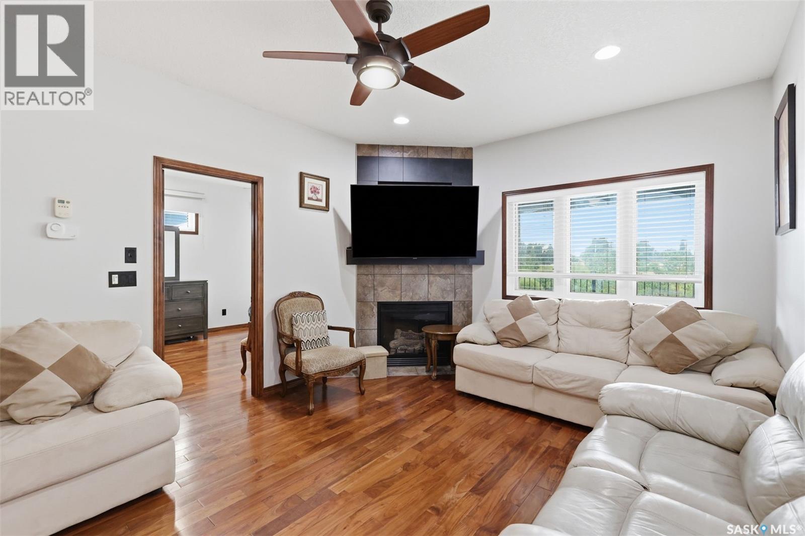 206 Muzyka Road, Saskatoon, SK - Indoor Photo Showing Living Room With Fireplace