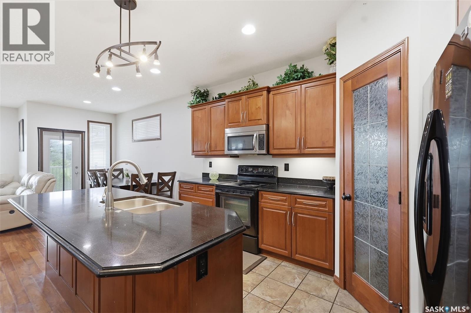 206 Muzyka Road, Saskatoon, SK - Indoor Photo Showing Kitchen With Double Sink