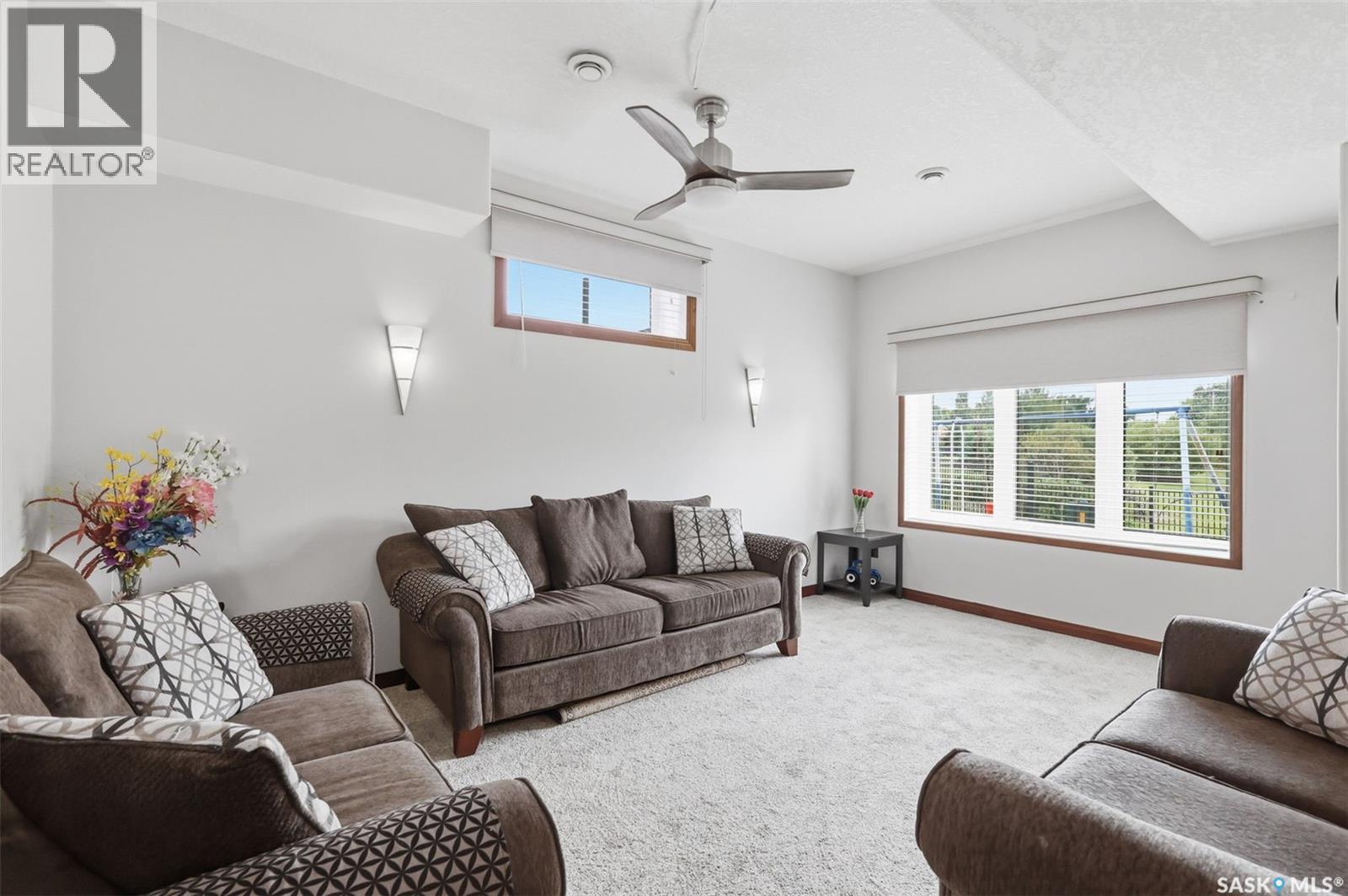206 Muzyka Road, Saskatoon, SK - Indoor Photo Showing Living Room