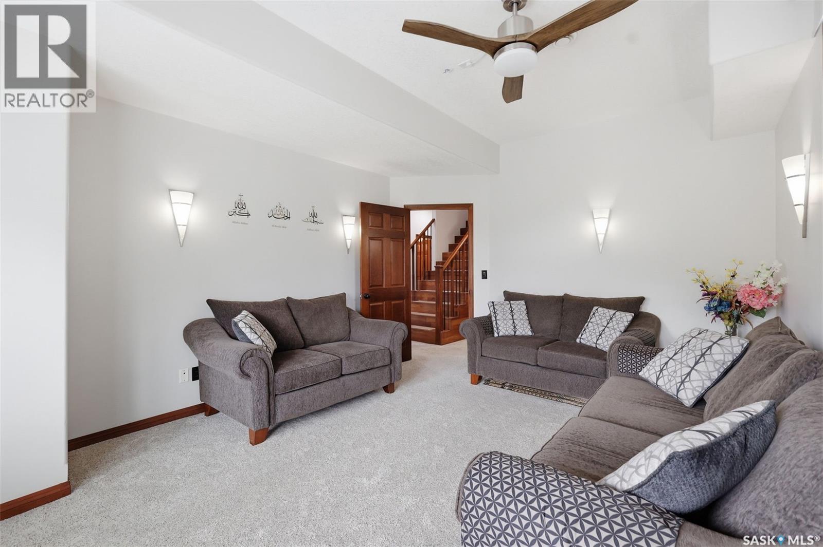 206 Muzyka Road, Saskatoon, SK - Indoor Photo Showing Living Room