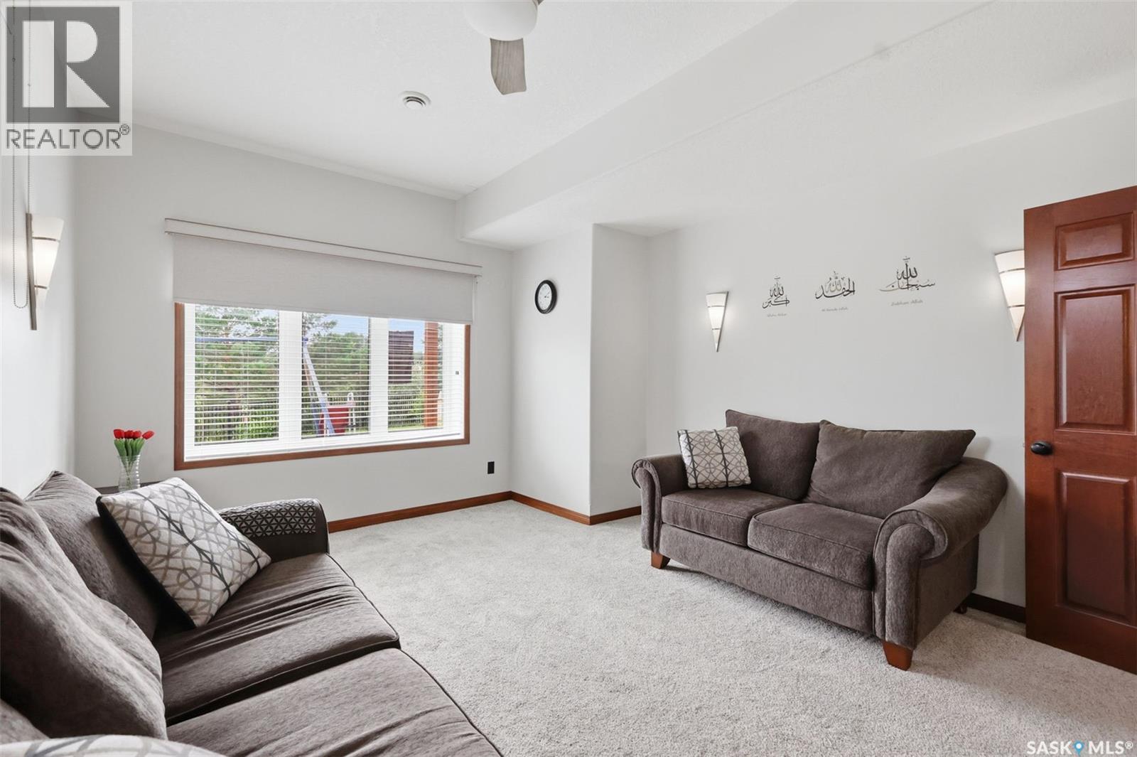 206 Muzyka Road, Saskatoon, SK - Indoor Photo Showing Living Room