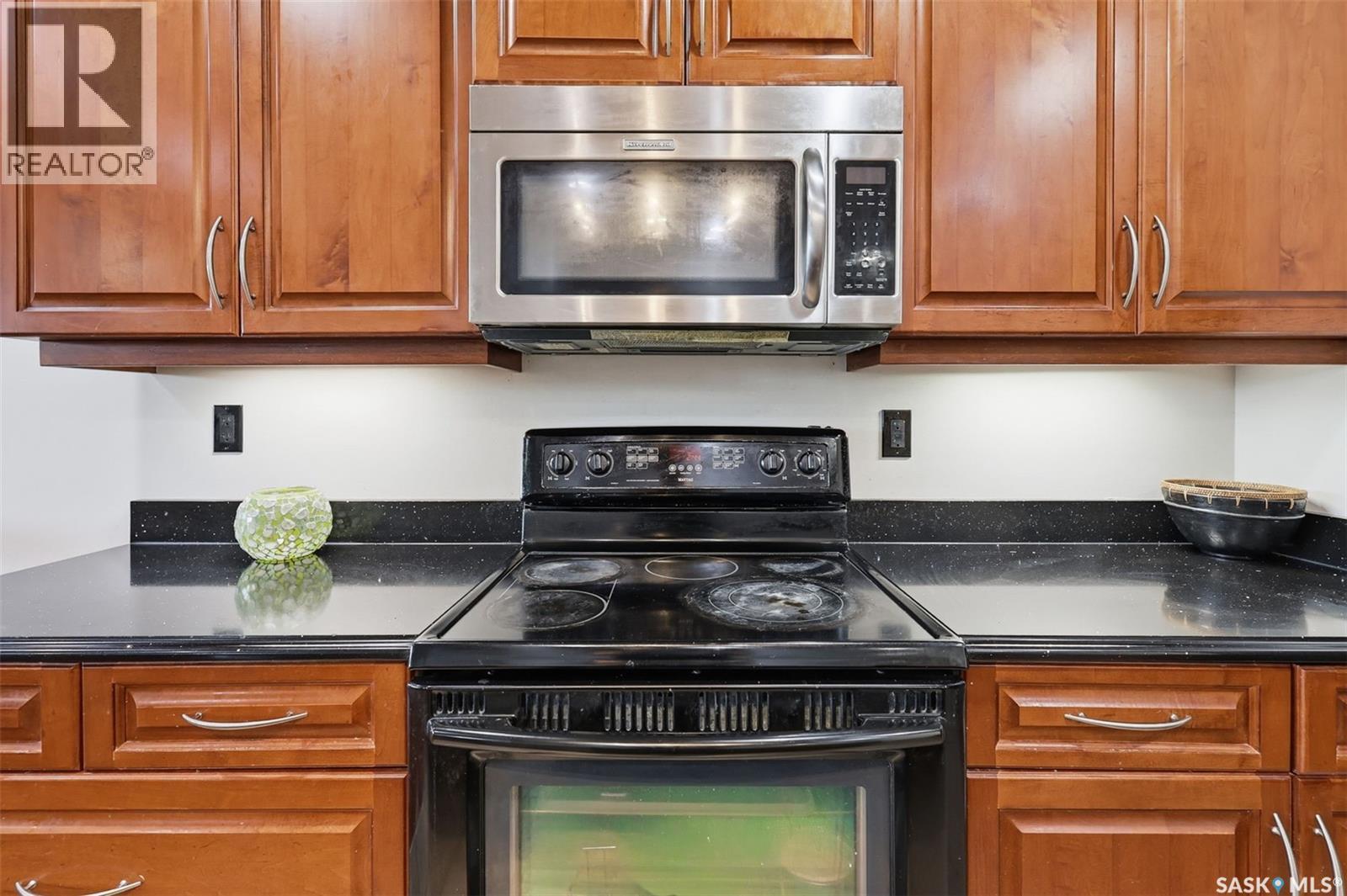 206 Muzyka Road, Saskatoon, SK - Indoor Photo Showing Kitchen