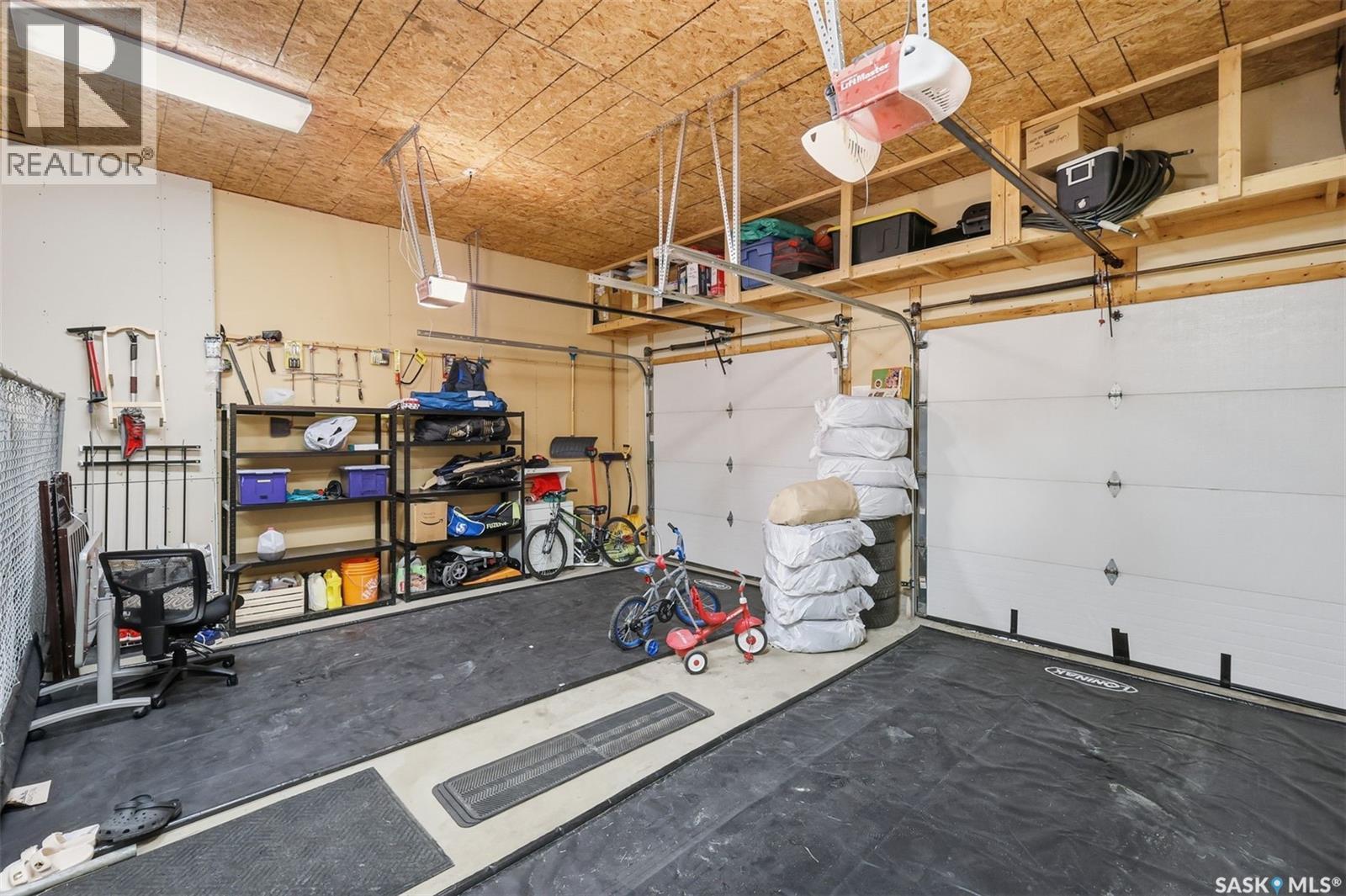 206 Muzyka Road, Saskatoon, SK - Indoor Photo Showing Garage